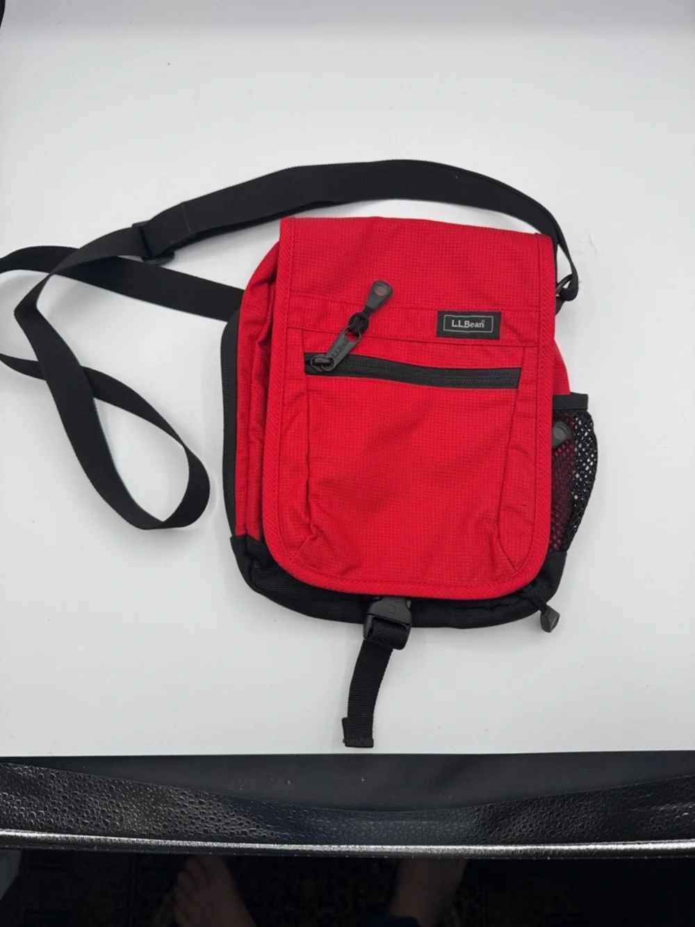 L.L. Bean Red and Black Men's Messenger Crossbody Bag adjustable strap pockets